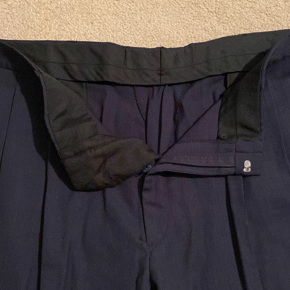 Barrington Men’s 2 piece Suit - Picture 8 of 10